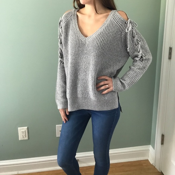 Cold Shoulder Pullover sweater - Picture 7 of 8